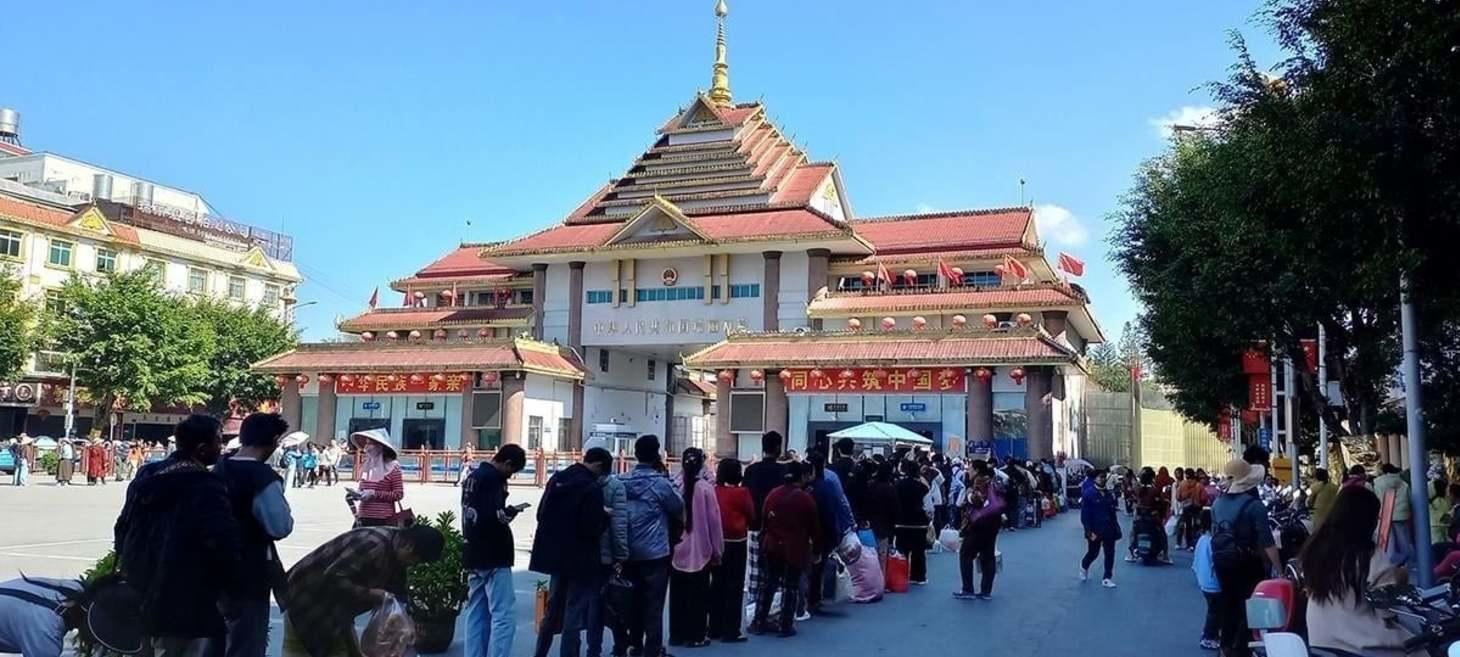 Myanmar Military Blocks Young People from Crossing China Border