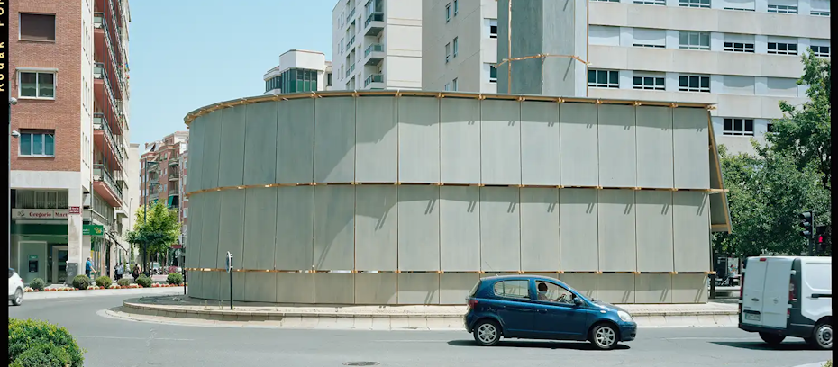 Temporary Bathhouse in a Roundabout