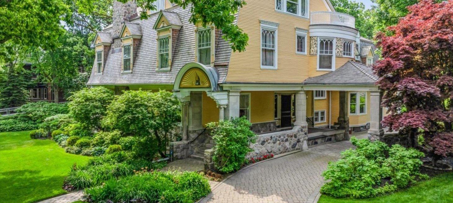 A House Designed By Frank Lloyd Wright’s Mentor Is For Sale