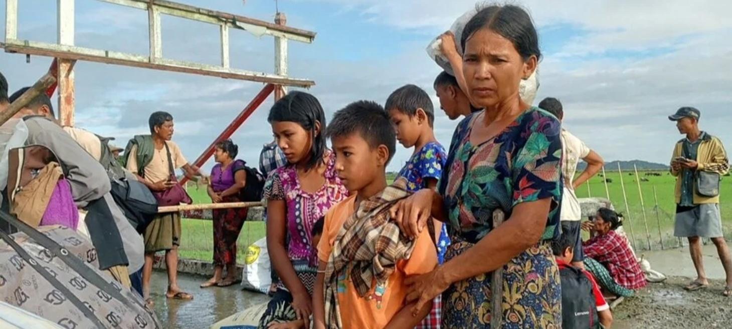 Desperate Rakhine villagers scavenge for food as hunger bites