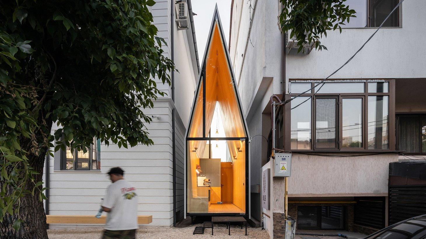 Vinklu squeezes tiny cafe between buildings in Bucharest