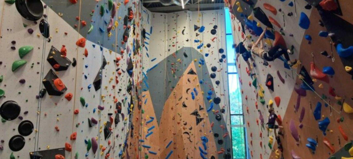 Nieuwe klimzaal opent deuren in Zwevegem - Une nouvelle salle d'escalade ouvre ses portes à Zwevegem