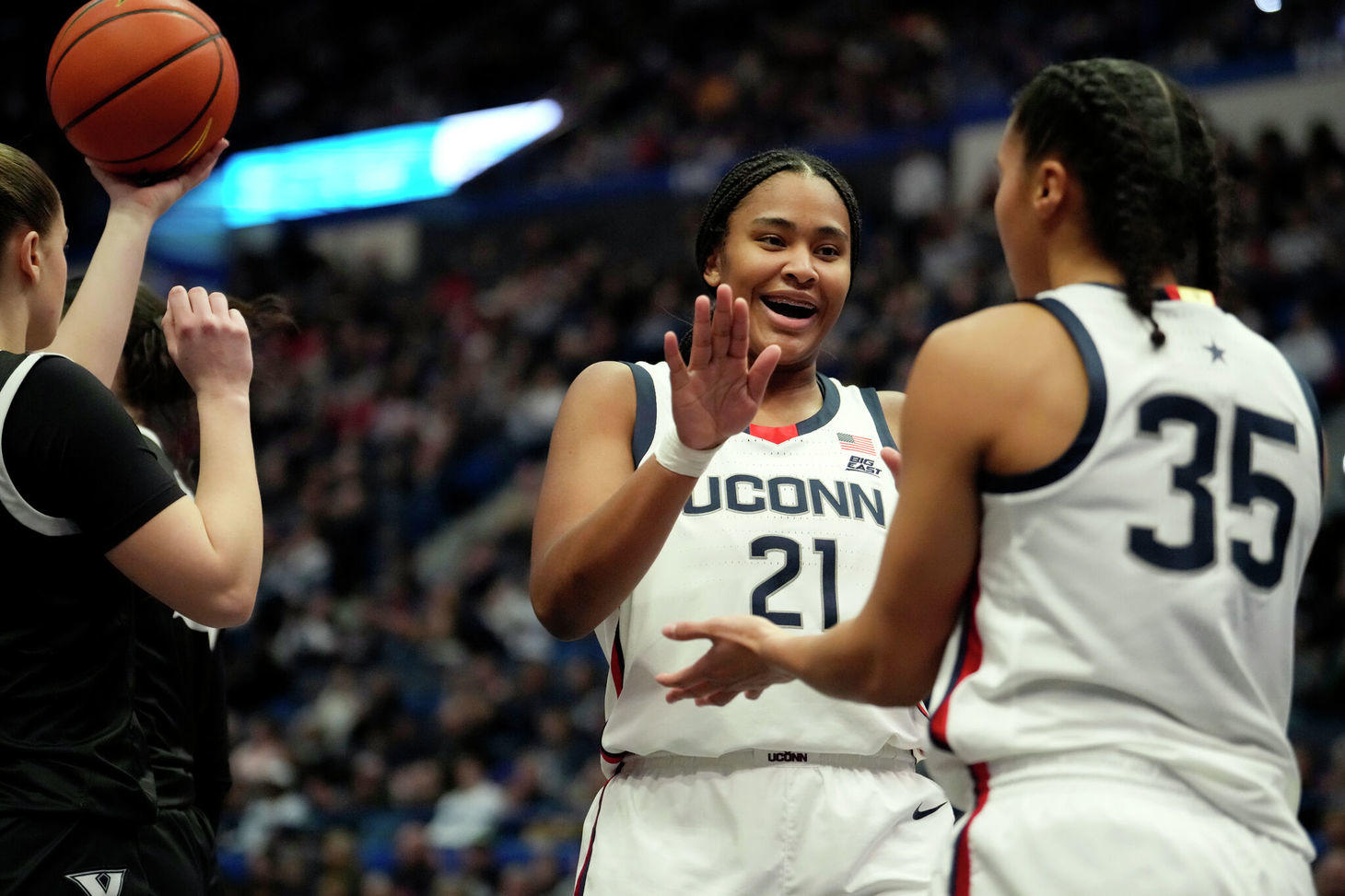 UConn women's basketball No. 1 on Carl Adamec's AP Top 25 ballot
