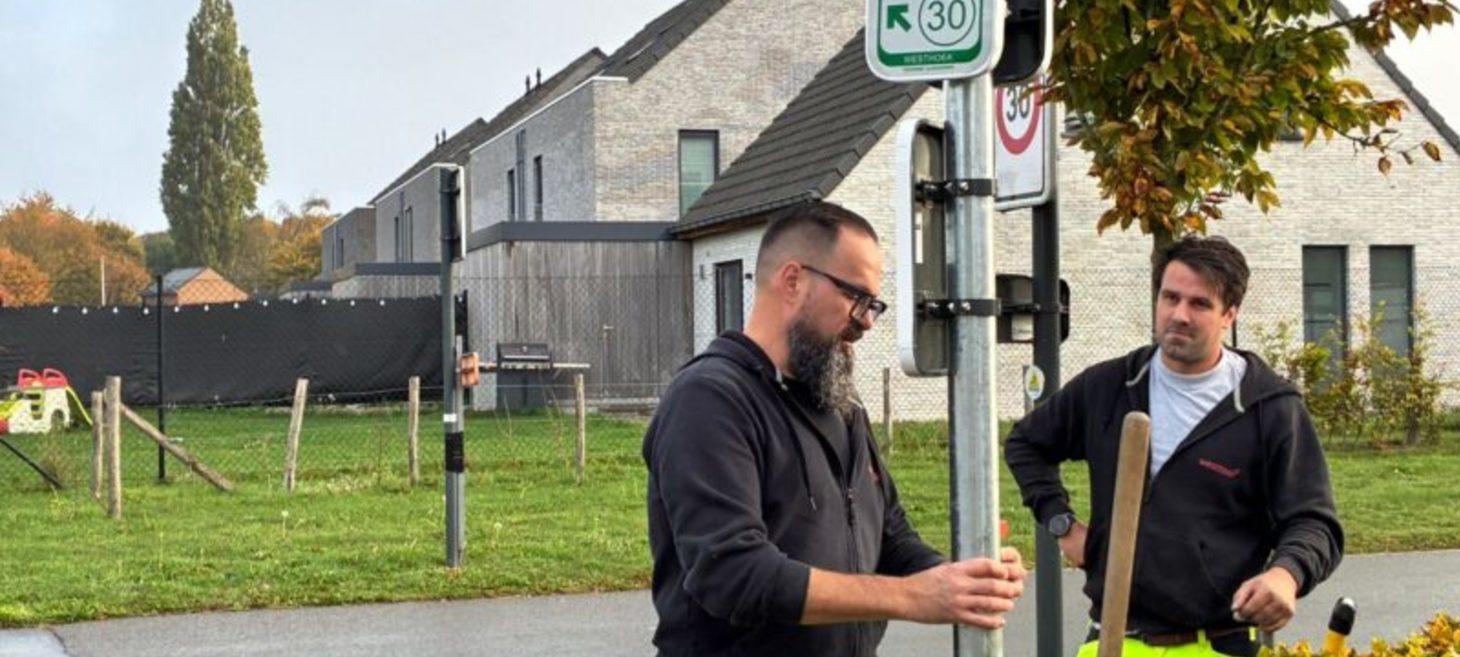 Westtoer vervangt 6.000 bordjes van fietsnetwerk - Westtoer remplace 6 000 panneaux sur son réseau cyclable