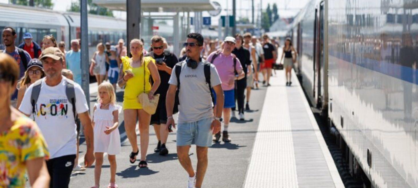 Meeste kustbewoners steunen toerisme, maar helft vreest ook meer hinder - La plupart des habitants du littoral soutiennent le tourisme, mais la moitié d'entre eux craignent également davantage de nuisances