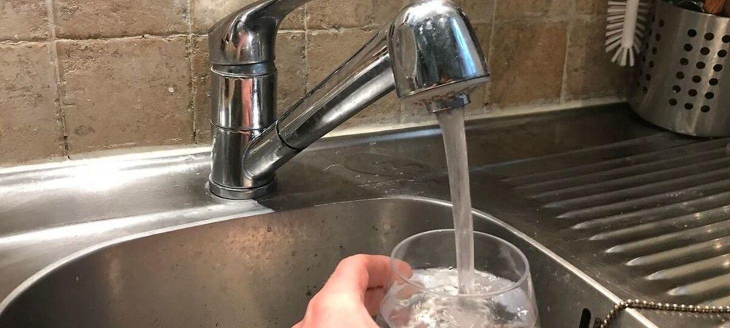 L'eau du robinet dans les communes du Nord-Pas-de-Calais fait partie des plus polluées de France - Het leidingwater in de gemeenten van Nord-Pas-de-Calais behoort tot het meest vervuilde van Frankrijk.