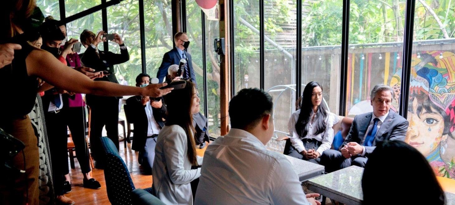 Blinken Meets With Burmese Youth Leaders in Bangkok - Voice of America