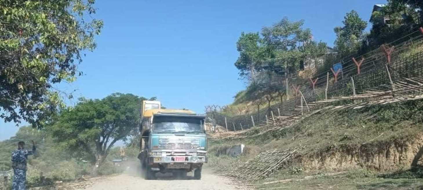 Military closes Angumaw-Maungdaw road following Rathedaung Twsp fighting