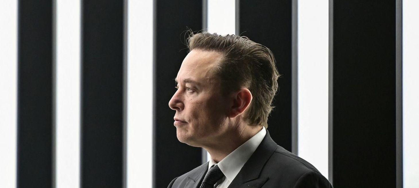 Musk warns of Twitter bankruptcy as more senior executives quit