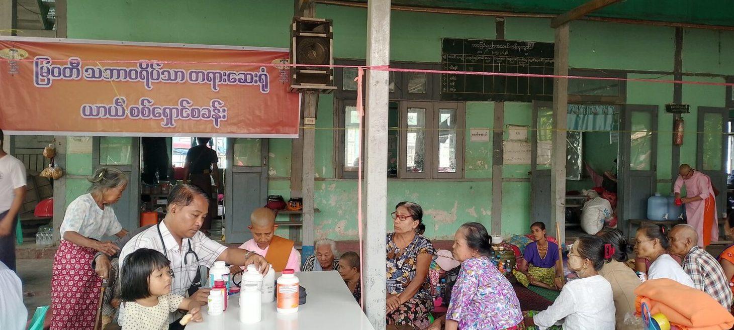 Hundreds of locals trapped as fighting between Karen forces and military continues in Myawaddy Township