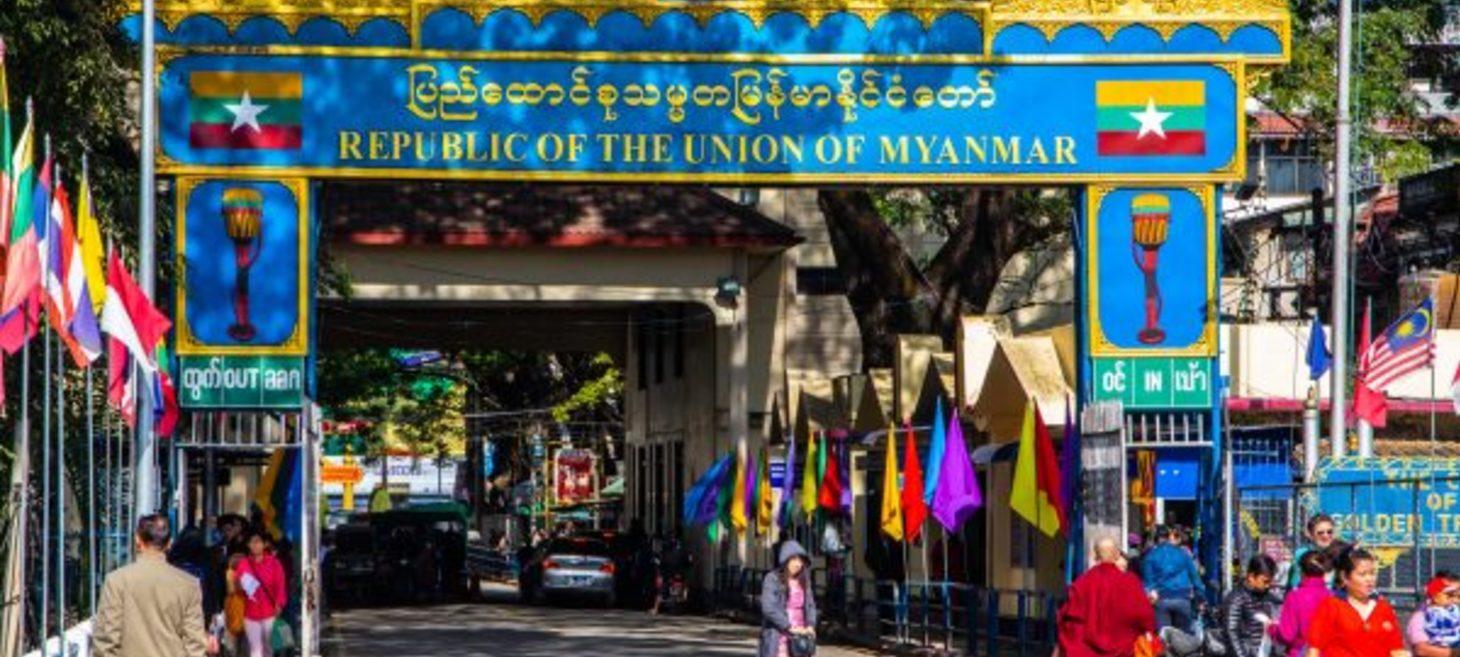 Former Thai PM Thaksin Holds Talks With Opponents of Myanmar Junta