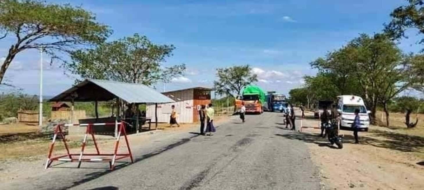 Myanmar police, soldiers, and Pyu Saw Htee militias rob vehicles on Myingyan-Nabuaing road