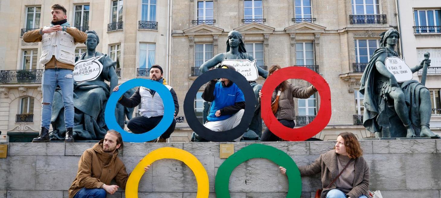 Jeux olympiques : entre « nettoyage social » et « déni démocratique », le bilan sévère du collectif associatif Le revers de la médaille